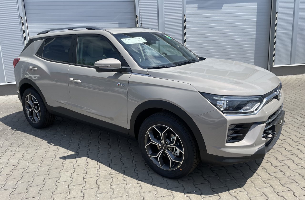 Korando Style + FWD  A6 4x4